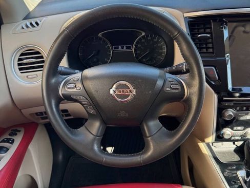 Used 2017 Nissan Pathfinder SV FWD image 13