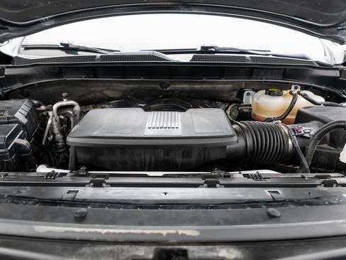 Used 2024 Chevrolet Suburban Premier image 9