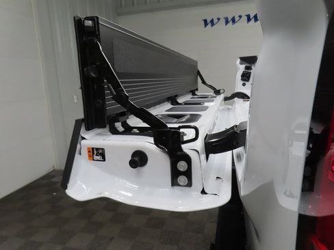 Used 2025 Chevrolet Silverado 2500 ZR2 w/ Technology Package image 45