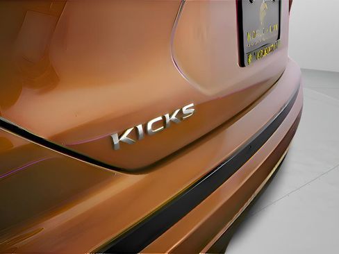 Used 2021 Nissan Kicks SR w/ SR Premium Package FWD image 34