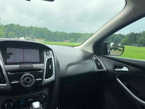 Used 2013 Ford Focus Titanium FWD image 10