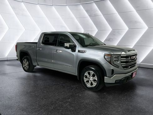 Used 2025 GMC Sierra 1500 SLT image 1