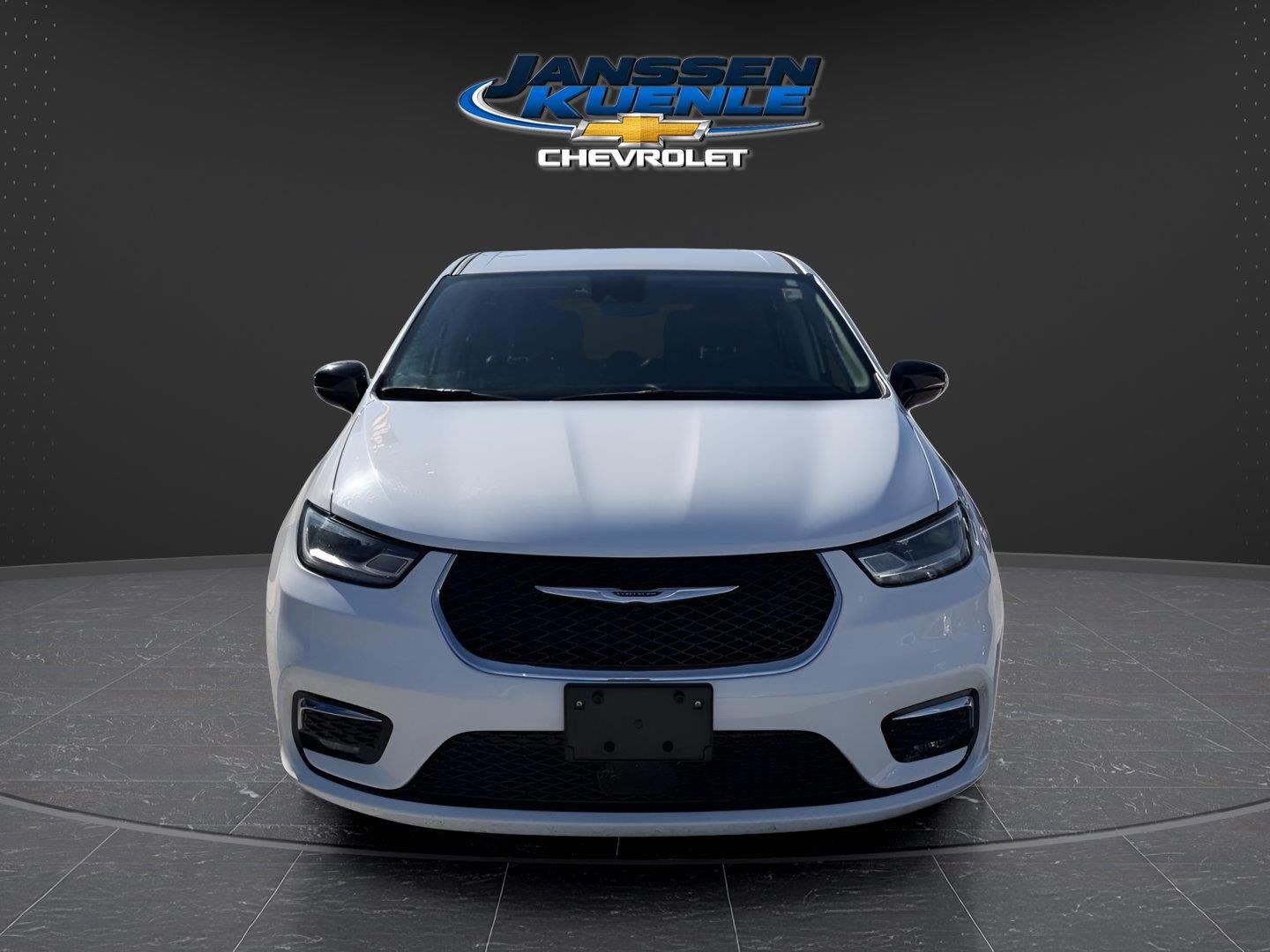 Used 2024 Chrysler Pacifica Limited FWD image 10