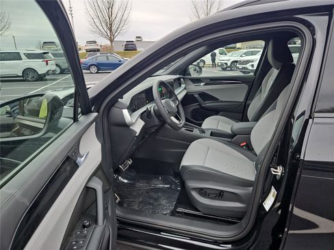 New 2026 Volkswagen Tiguan SE R-Line image 13