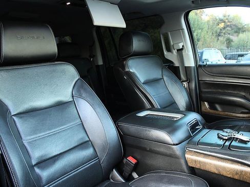 Used 2018 GMC Yukon XL Denali w/ Denali Ultimate Package AWD/4WD image 26