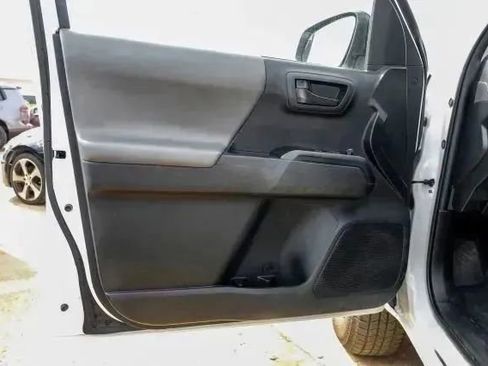 Used 2022 Toyota Tacoma SR image 33