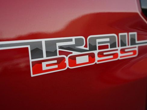 Used 2025 Chevrolet Colorado Trail Boss AWD/4WD image 24