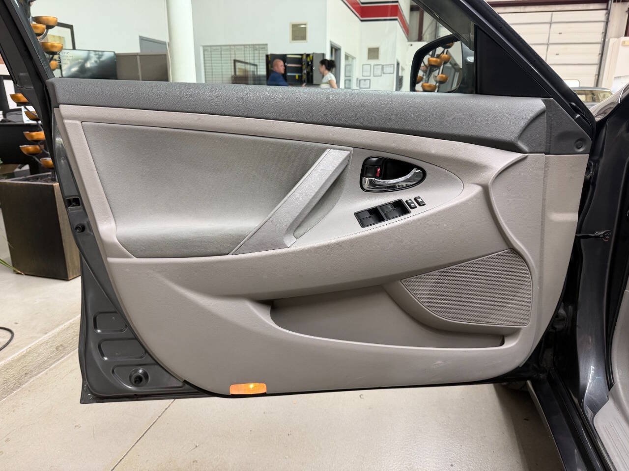 Used 2009 Toyota Camry LE FWD image 10