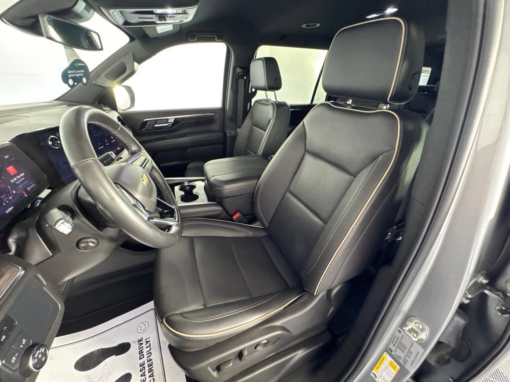 Certified 2025 Chevrolet Suburban Premier AWD/4WD image 22