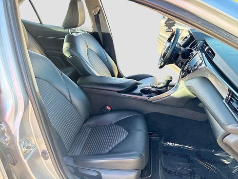 Used 2020 Toyota Camry SE FWD image 25