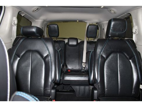 Used 2021 Chrysler Pacifica Touring-L image 26