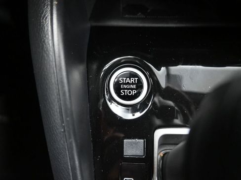 Used 2025 Nissan Versa SV FWD image 11