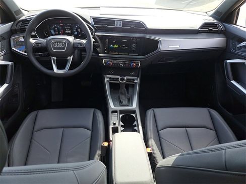 New 2025 Audi Q3 2.0T Premium image 24