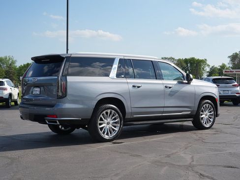 Used 2022 Cadillac Escalade ESV Premium Luxury AWD/4WD image 3
