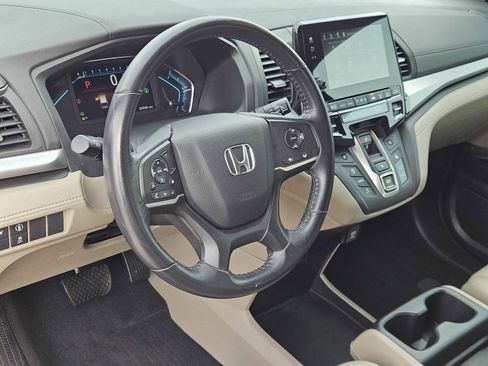 Used 2023 Honda Odyssey EX-L image 2