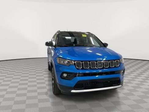 Used 2024 Jeep Compass Limited image 3