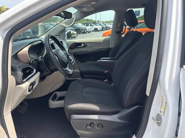 Used 2023 Chrysler Voyager LX FWD image 13