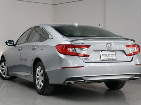 Used 2018 Honda Accord EX image 6