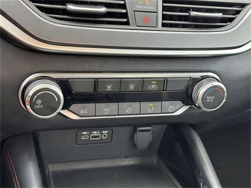 Used 2024 Nissan Altima 2.5 SR image 11