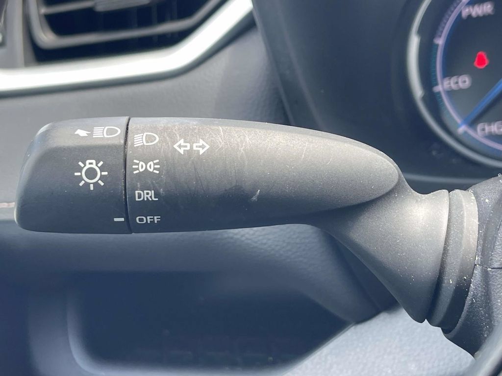 Used 2025 Toyota RAV4 LE AWD/4WD image 26