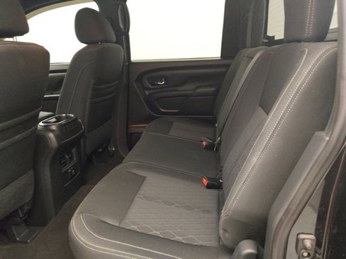 Used 2018 Nissan Titan SV w/ SV Convenience Package image 18