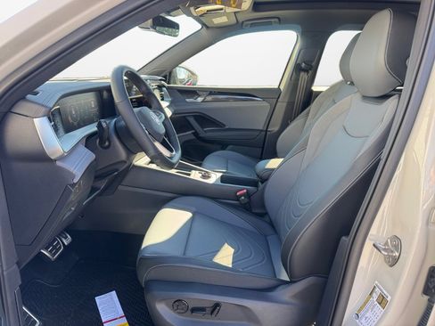 New 2026 Volkswagen Tiguan SE R-Line image 9