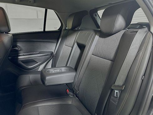 Used 2022 Chevrolet Trax LT w/ Midnight Edition image 29