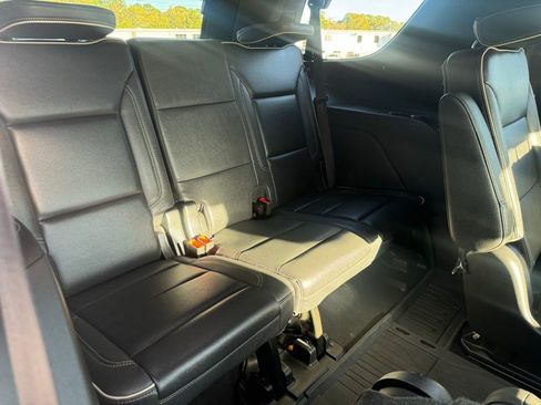 Certified 2023 GMC Yukon SLT w/ SLT Premium Package AWD/4WD image 12