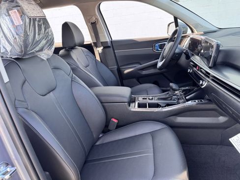 New 2025 Kia Sorento S image 13