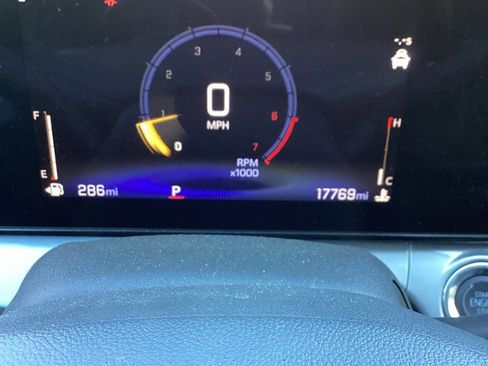 Used 2025 Chevrolet Trax LT w/ LT Convenience Package image 11