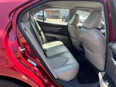 Used 2018 Toyota Camry SE w/ Moonroof Package FWD image 31