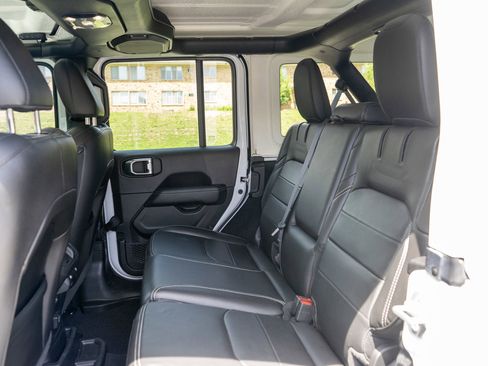 Used 2023 Jeep Wrangler Unlimited Sahara w/ Cold Weather Group AWD/4WD image 29