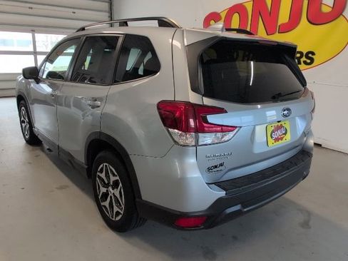 Used 2019 Subaru Forester Premium AWD/4WD image 3