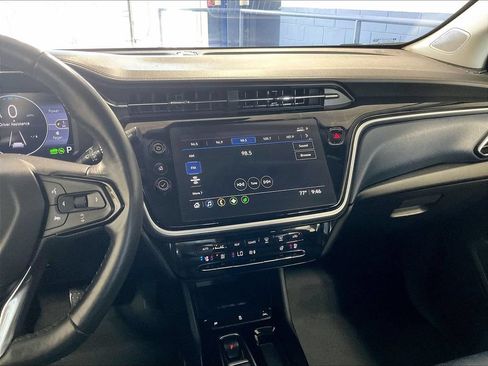 Used 2023 Chevrolet Bolt EUV Premier FWD image 18