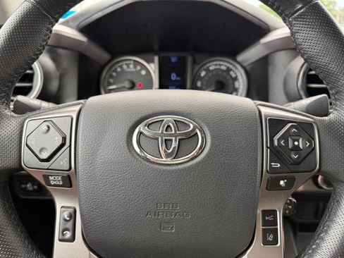 Used 2019 Toyota Tacoma SR5 AWD/4WD image 18