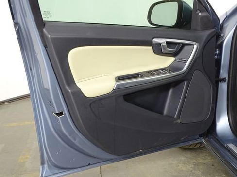 Used 2017 Volvo S60 T5 Inscription image 17