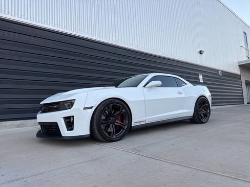 Used 2014 Chevrolet Camaro ZL1 RWD image 2