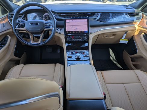 New 2025 Jeep Grand Cherokee Summit image 24