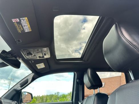 Used 2022 Toyota Tacoma TRD Off-Road w/ TRD Premium Off Road Package AWD/4WD image 14