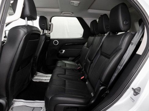 Used 2019 Land Rover Discovery SE image 10