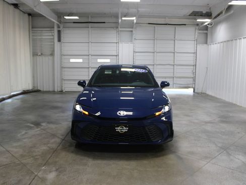 Used 2025 Toyota Camry SE FWD image 3