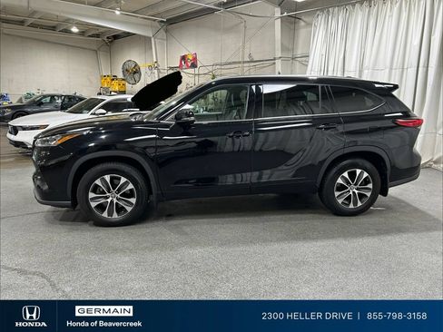 Used 2020 Toyota Highlander XLE AWD/4WD image 5