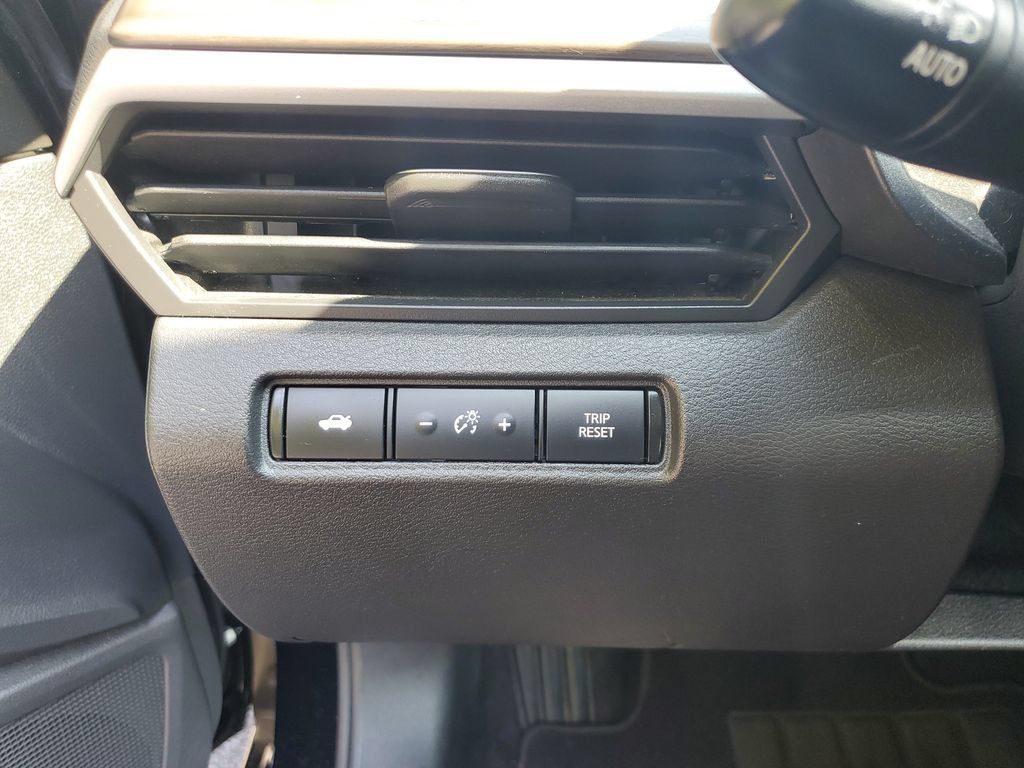 Used 2024 Nissan Altima 2.5 SV FWD image 30