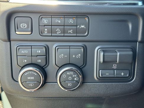 New 2026 Chevrolet Suburban Z71 w/ Z71 Off-Road Package image 18