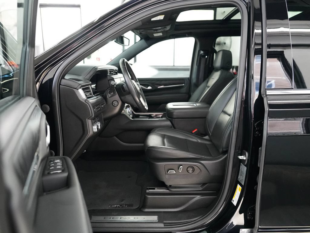 Used 2022 GMC Yukon XL Denali AWD/4WD image 27