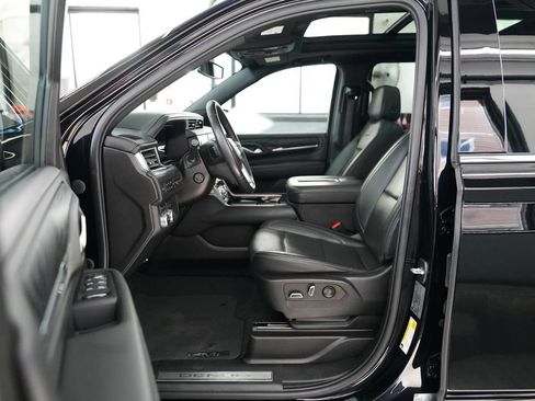Used 2022 GMC Yukon XL Denali AWD/4WD image 27