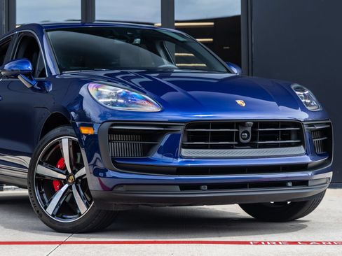 Certified 2026 Porsche Macan S AWD/4WD image 9