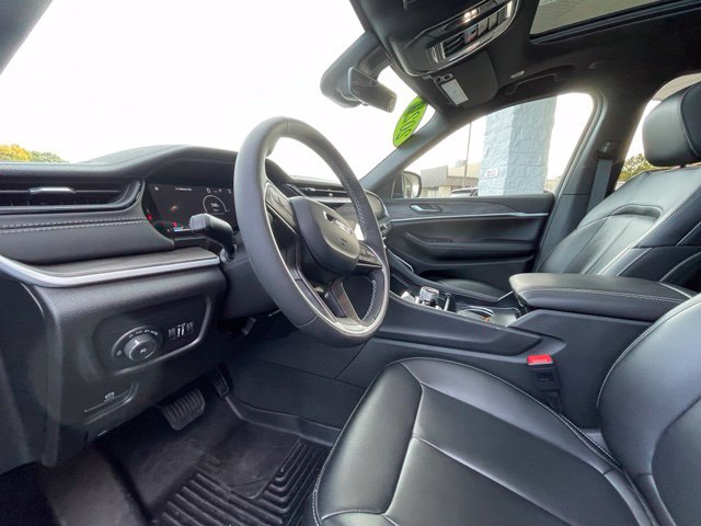 Used 2026 Jeep Grand Cherokee Limited AWD/4WD image 11