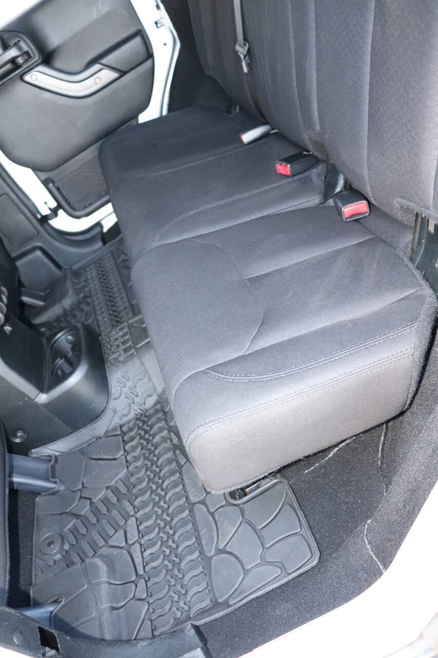 Used 2018 Jeep Wrangler Unlimited Sport S AWD/4WD image 39