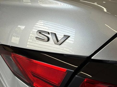 Used 2024 Nissan Altima 2.5 SV FWD image 17
